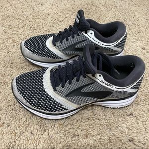 Black and White Mesh Brooks Revel Women’s Sz 6.5